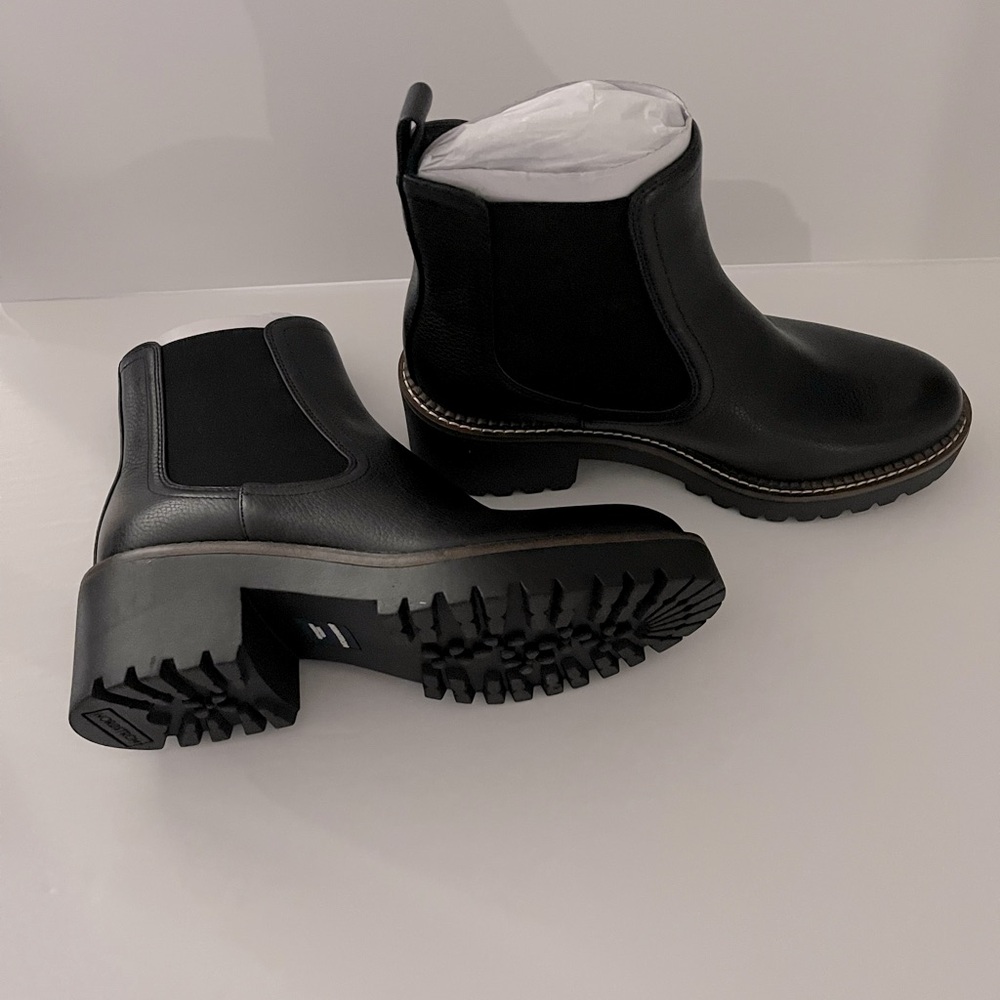 Miah water resistant  Chelsea lug boots for women size 9..